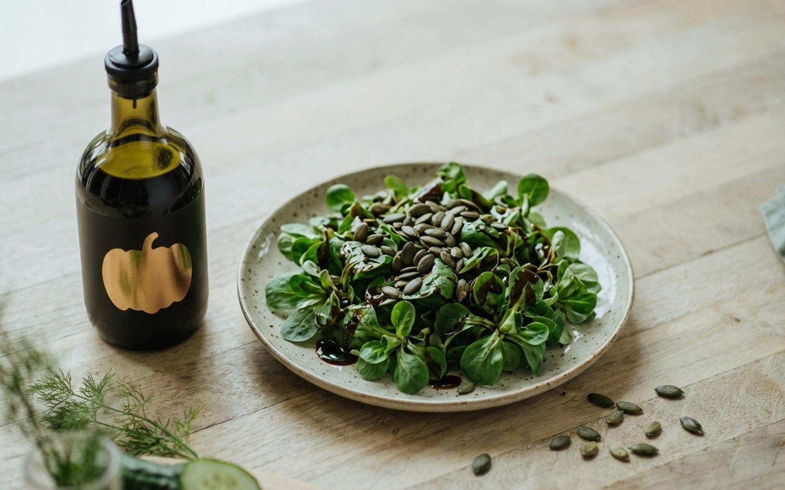Vogerlsalat mit Kürbiskernöl-Dressing – Bild 1