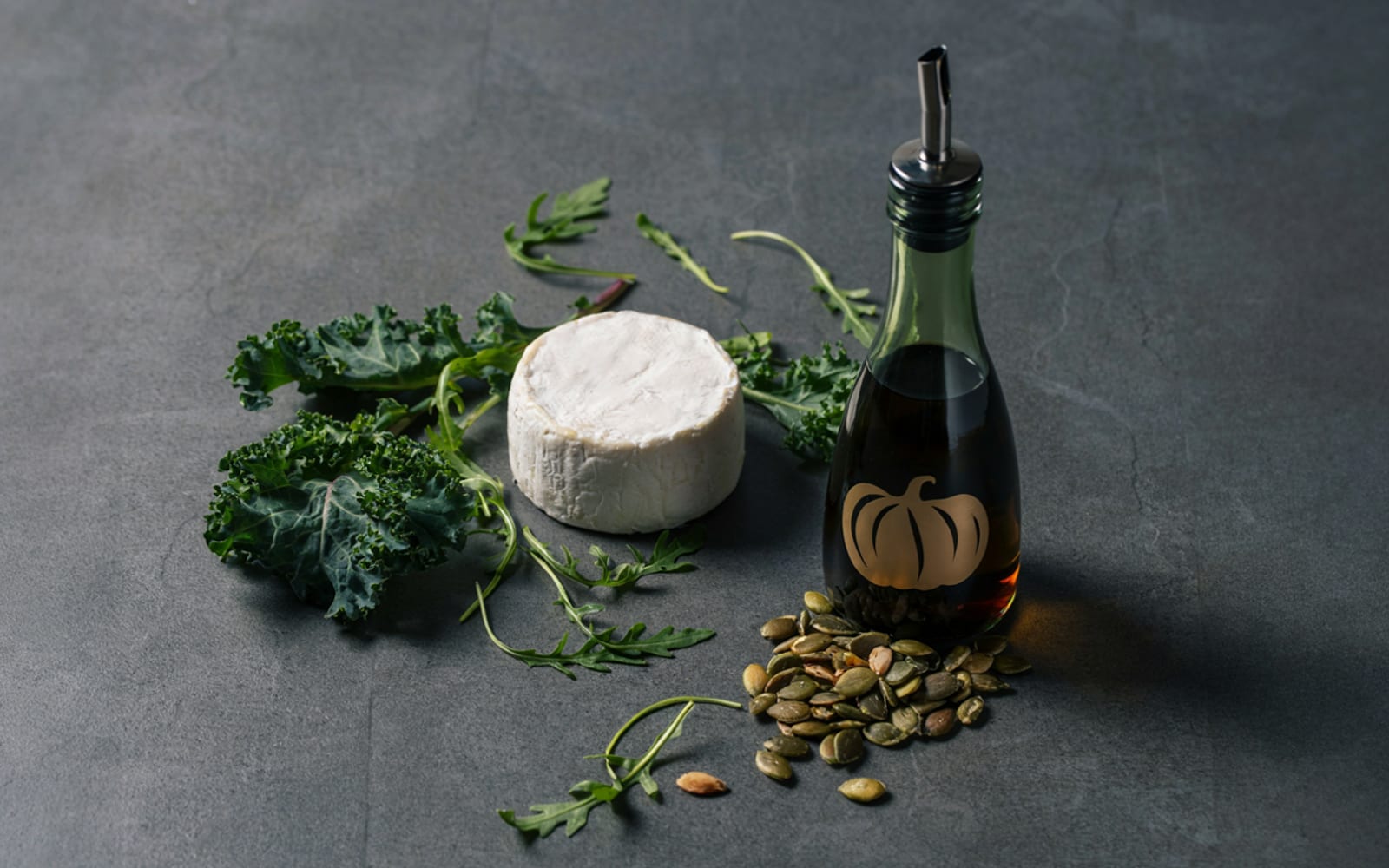 Dazu: Ziegenkäse-Salat mit Kürbiskernöl