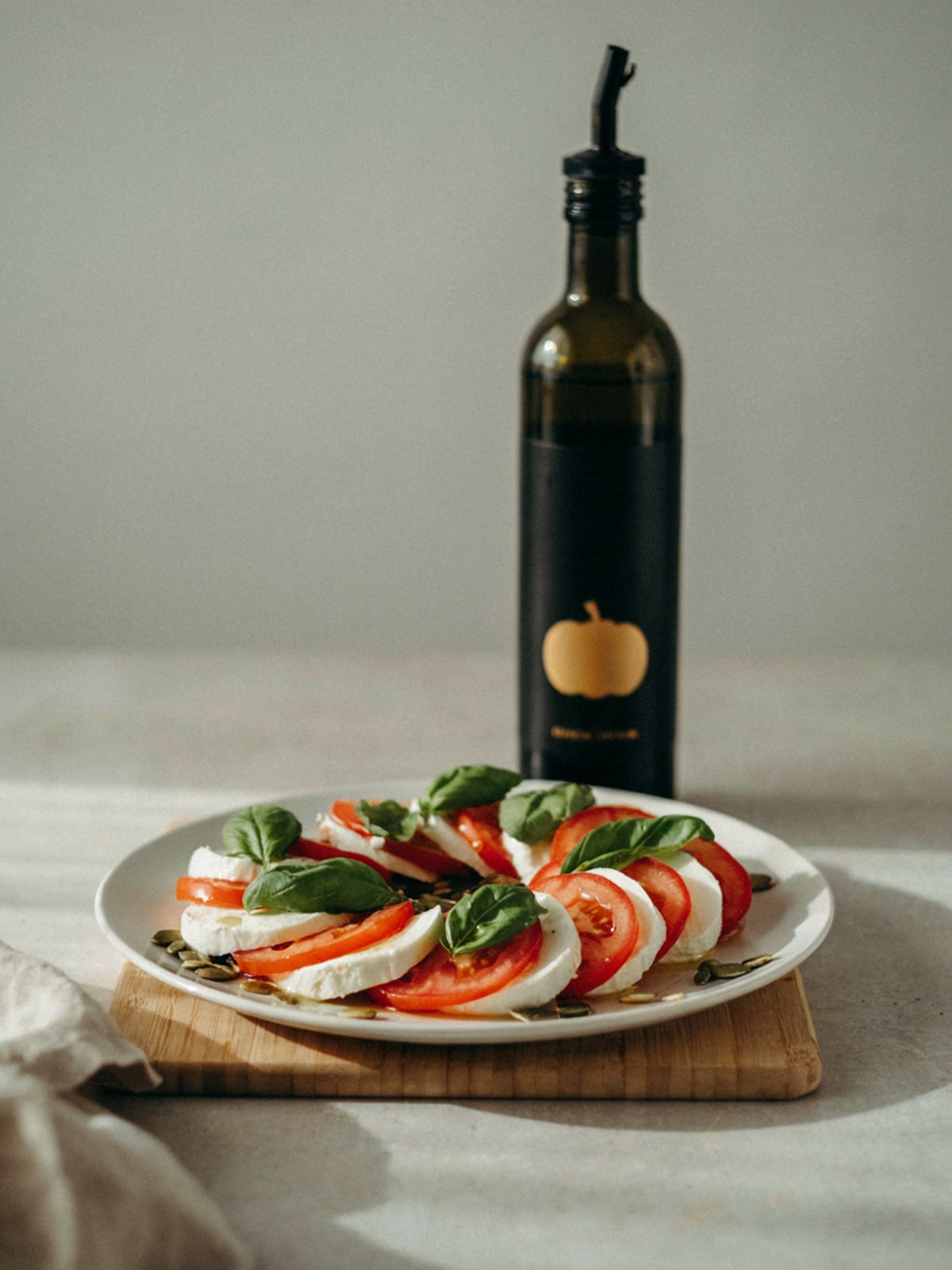 Tomate-Mozzarella mit Kürbiskernöl – Bild 3