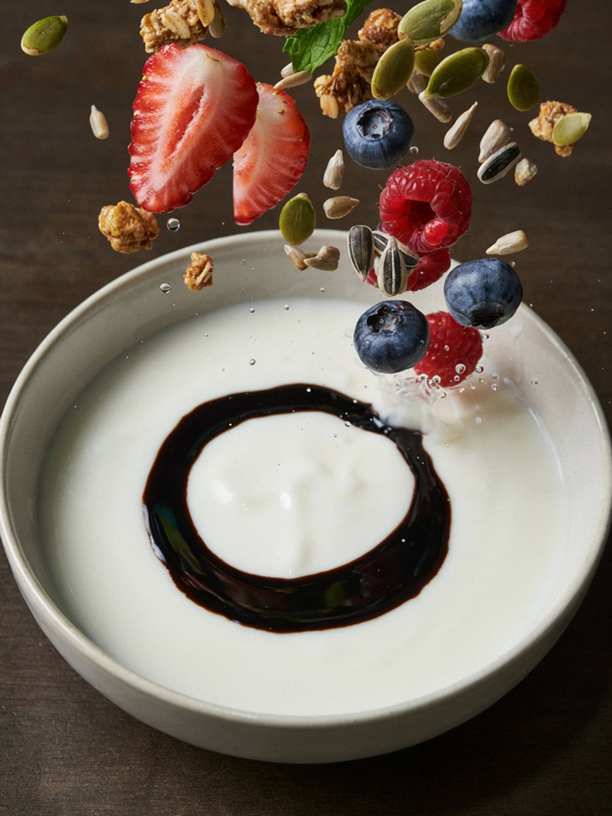 Joghurt-Bowl mit Kürbiskernöl – Bild 3